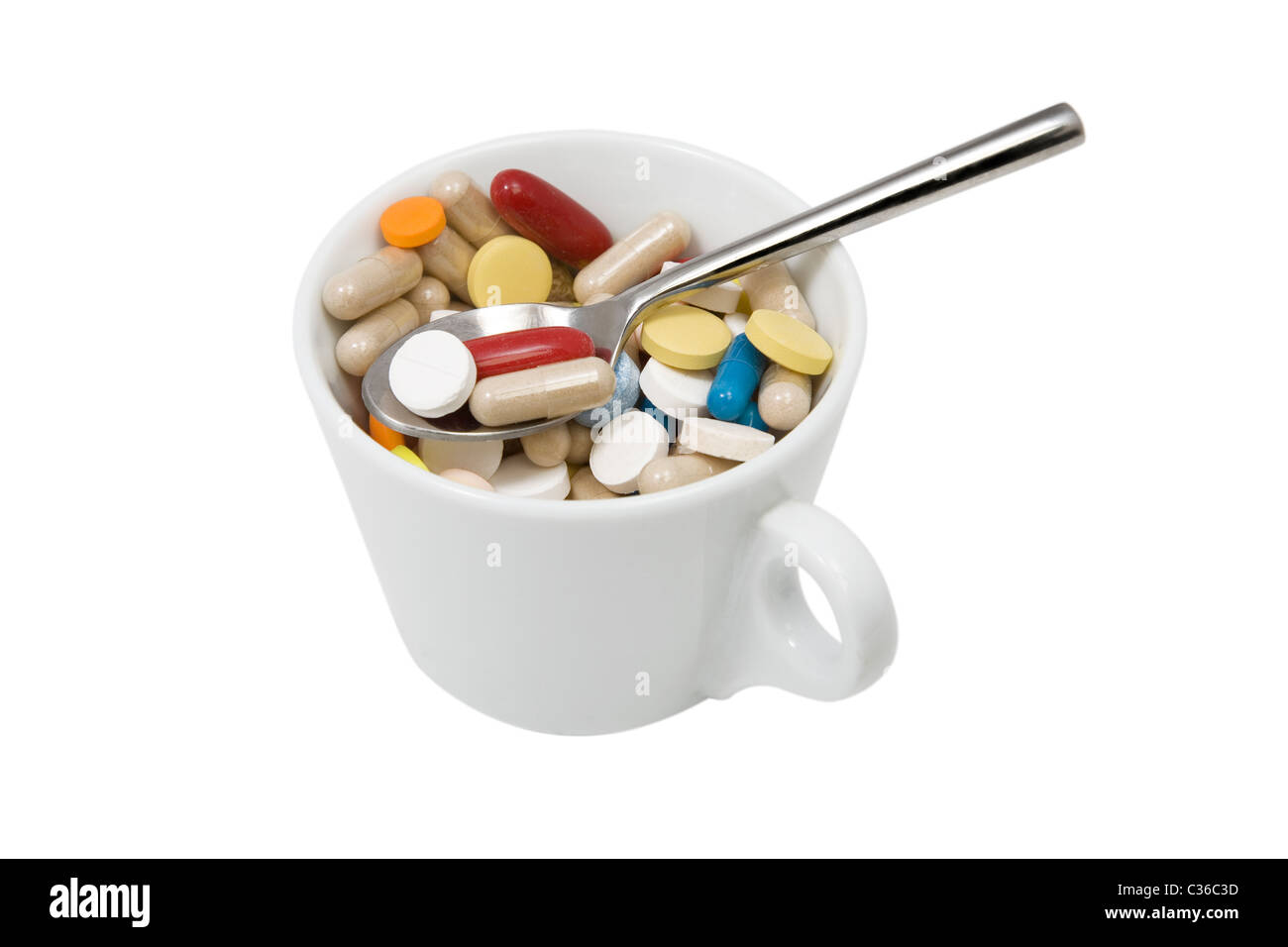 Vorderansicht von Tasse bunte Tabletten und Kapseln mit Löffel Stockfoto