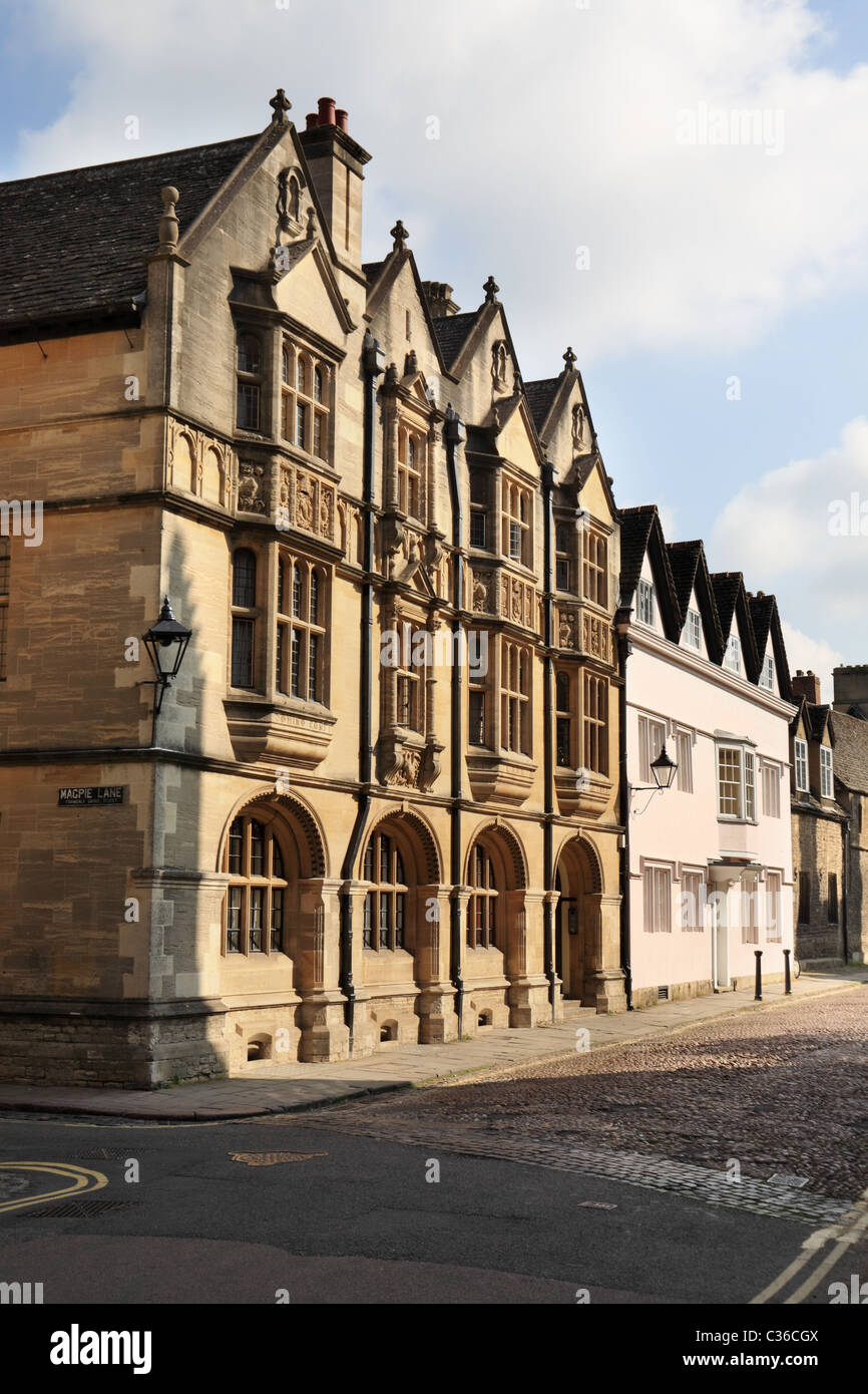 Blick entlang Merton Street, Oxford mit Elster Lane aus der linken Seite. England-UK Stockfoto