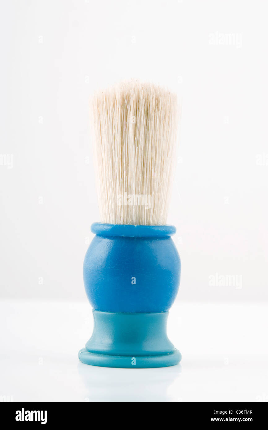 Vorderansicht des blauen Rasierpinsel auf weißem Hintergrund Stockfoto