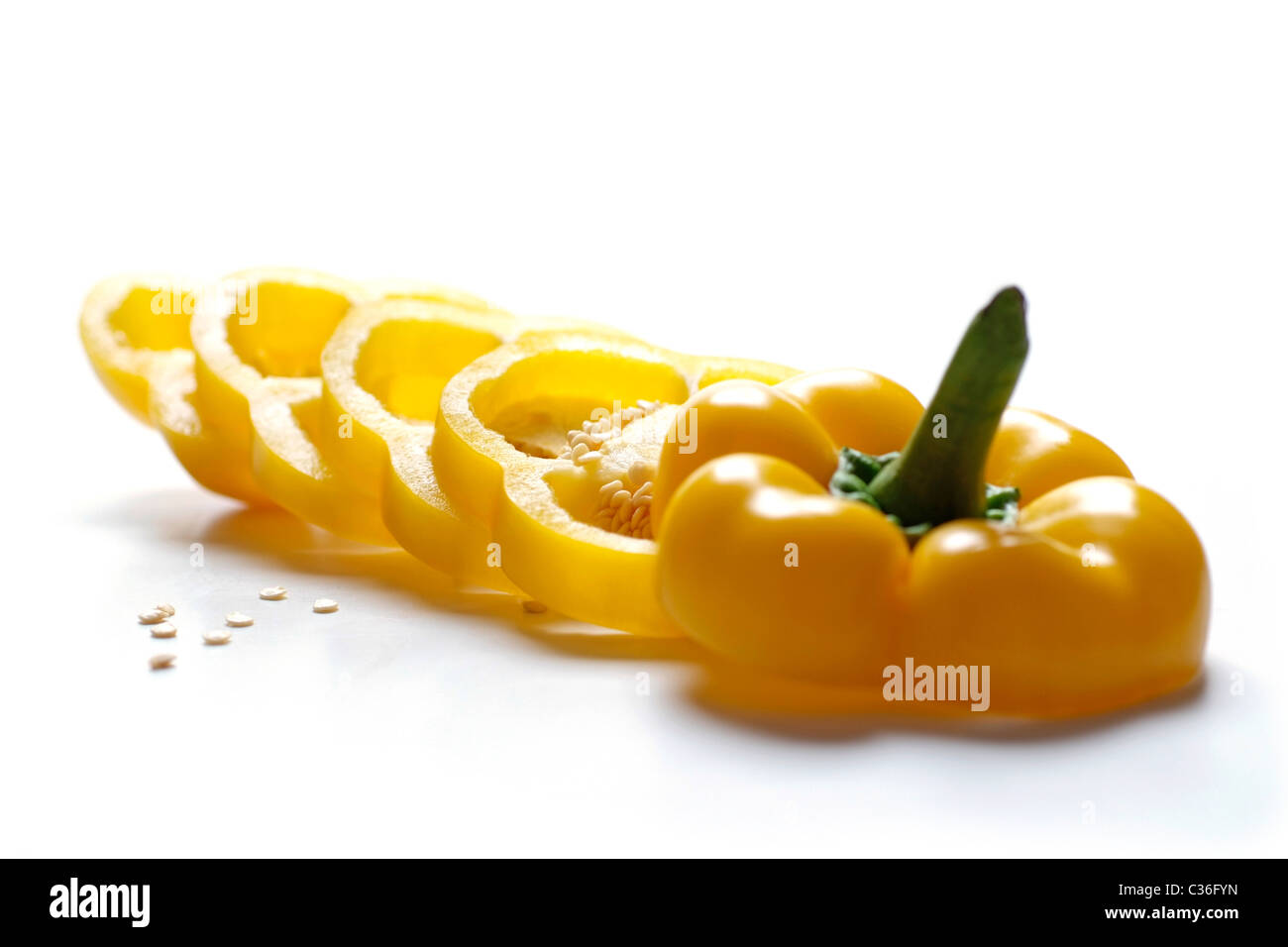 Eine gelbe Paprika Glocke, Scheiben Stockfoto