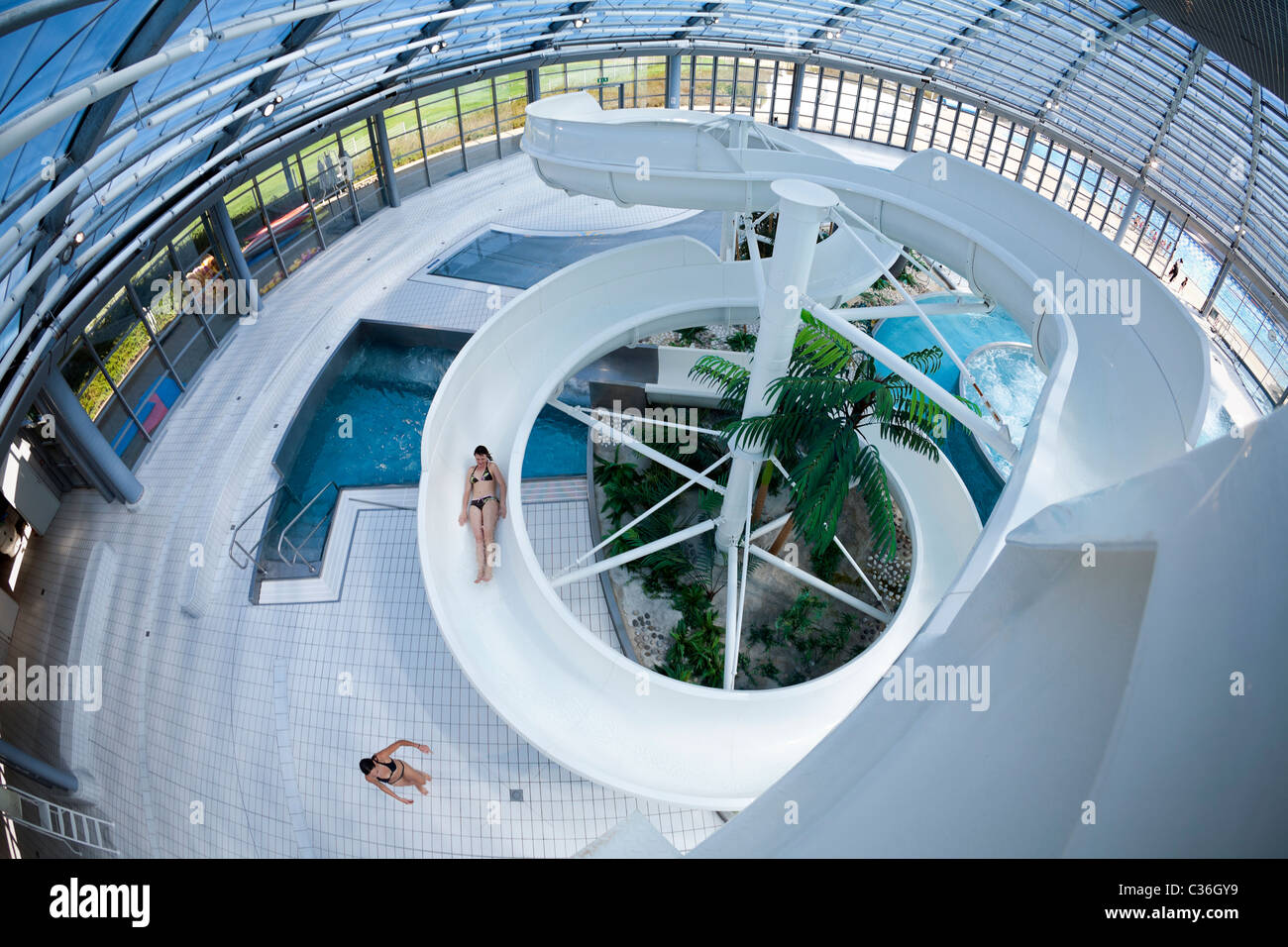 Die Vichy - Val d ' Allier öffentliches Schwimmbad Wasserrutsche (Frankreich). Rodel De La piscine de Vichy - Val d ' Allier (Frankreich). Stockfoto