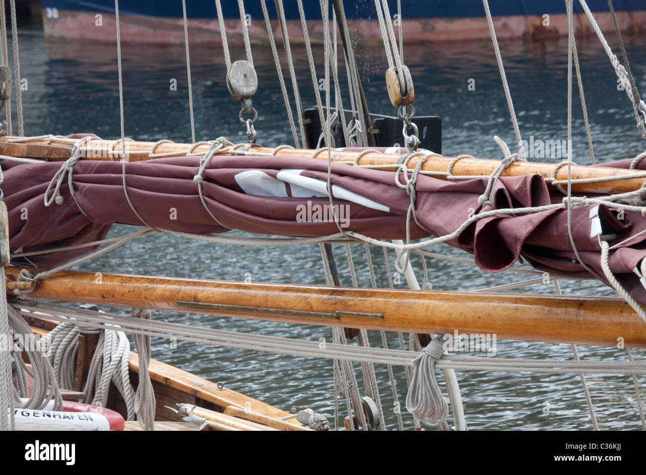 Traditionelles Boot Rigging-Boom und Gaff Heiligenhafen Deutschland Stockfoto