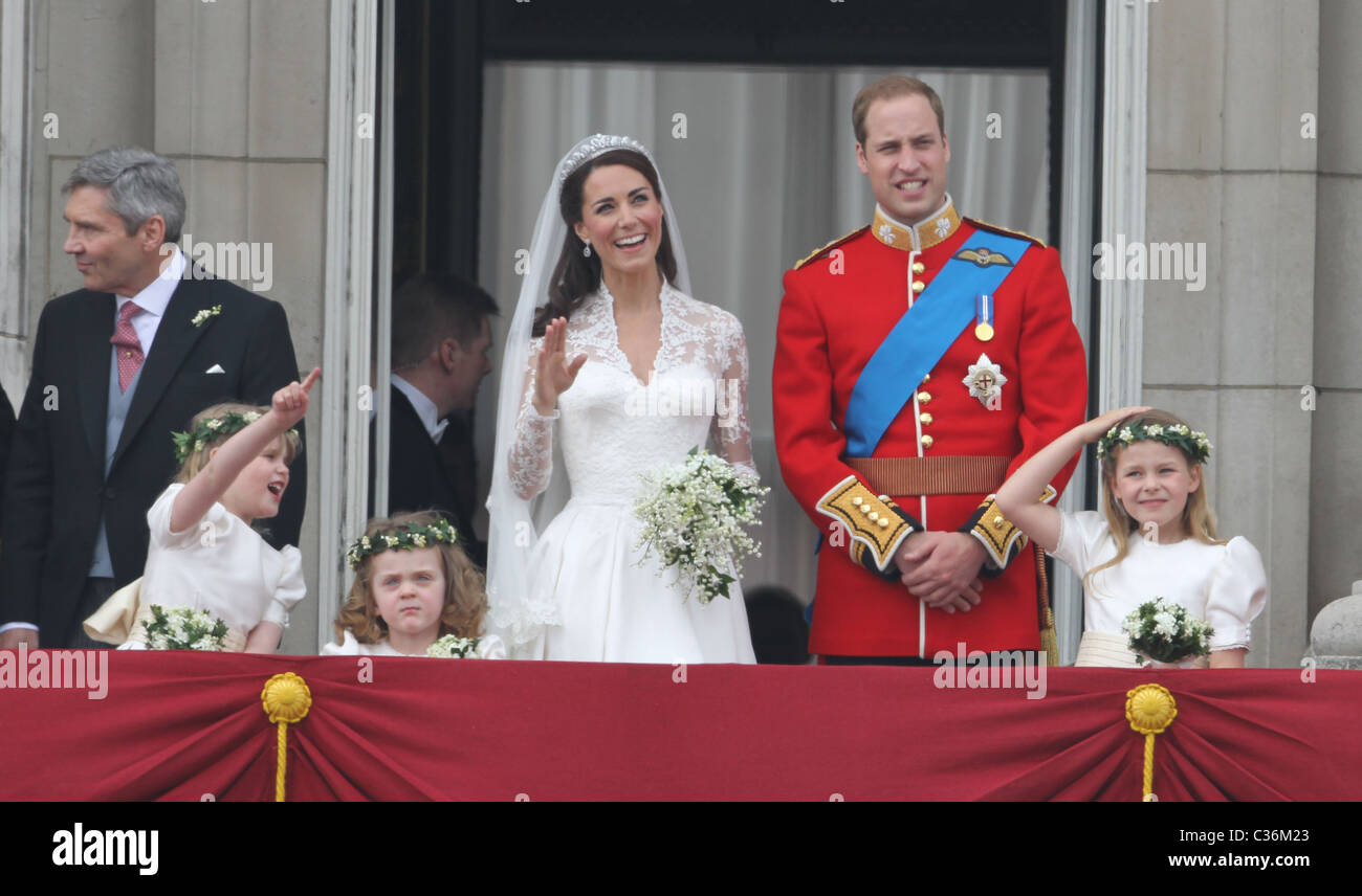 Die Hochzeit von Prinz William und Catherine Middleton. 29. April 2011. Der Herzog und die Herzogin von Cambridge auf dem Balkon auf Stockfoto