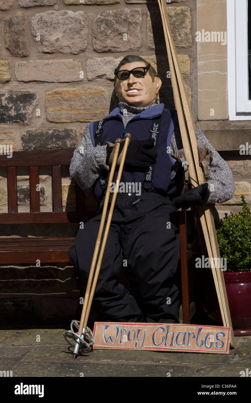 Bildnis von Prinz Charles mit Skiausrüstung, Caricature Wray Charles beim Wray Annual Scarecrow and Village Festival, Lancaster, Lancashire Stockfoto