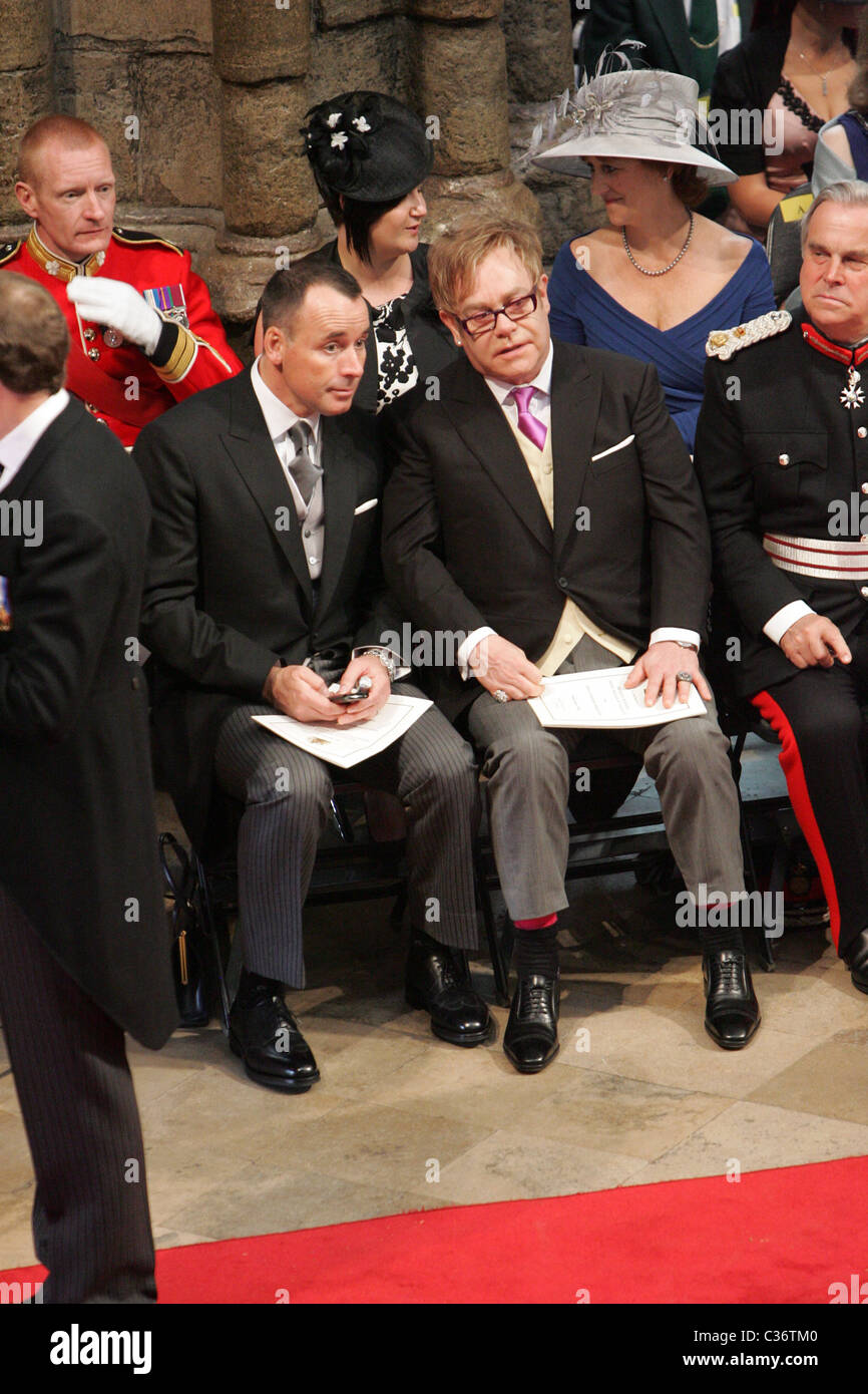 Elton John und David Furnish Partner bei der Hochzeit von Prinz William und Catherine Middleton in Westminser Abbey Stockfoto
