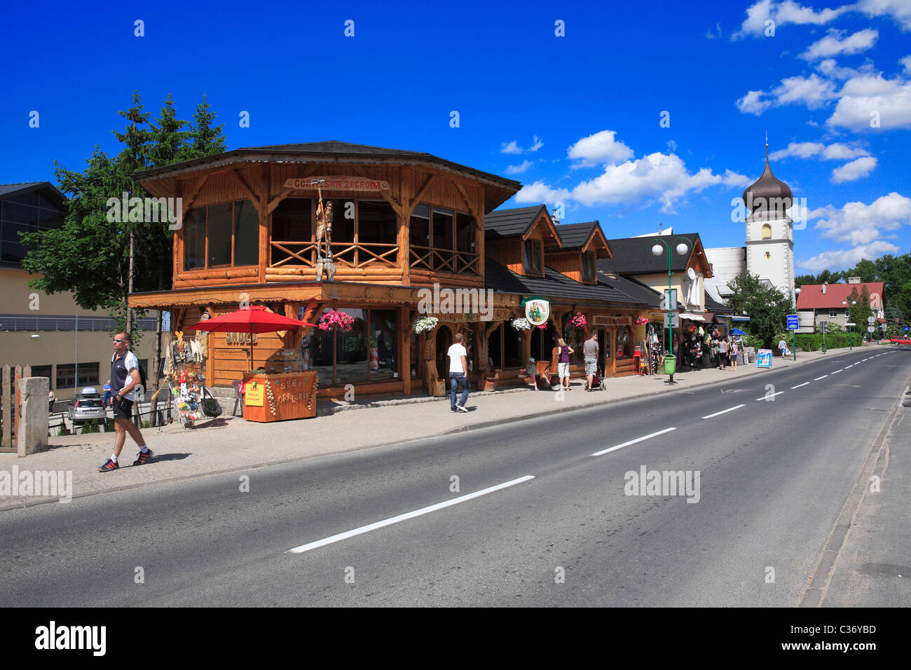 Hauptstrasse mit Restaurants und Pubs. Karpacz ehemalige deutsche Stadt Krummhübel Karkonosze, Polen Europa Stockfoto