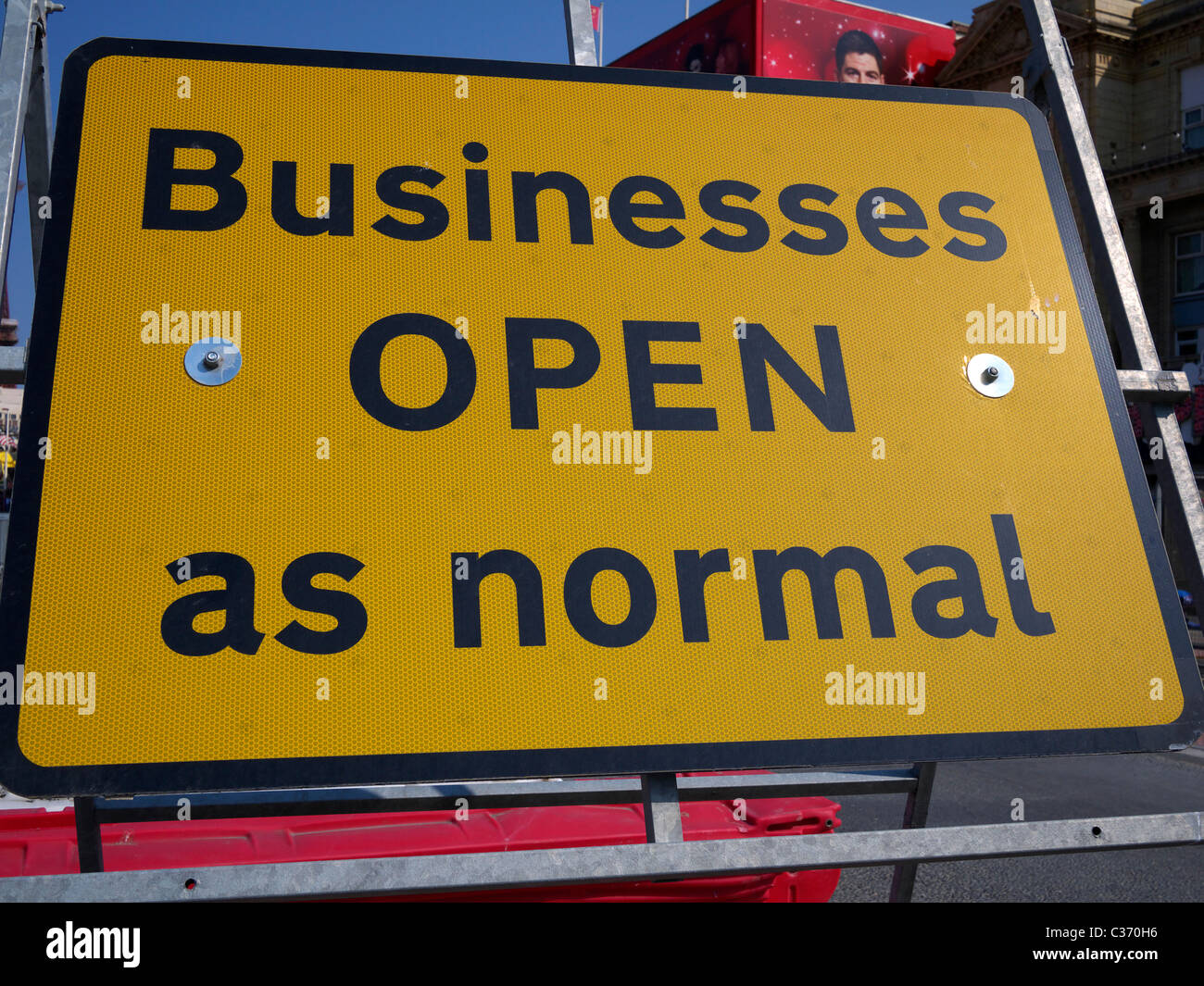 Unternehmen zu öffnen, als normale Straßenschild an der Promenade Blackpool Lancashire UK Stockfoto