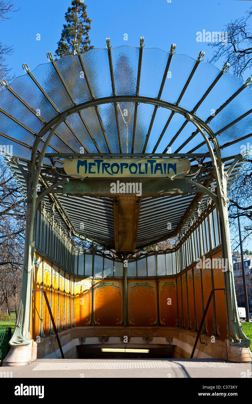 Paris, Metro Porte Dauphine von Hector Germain Guimard Stockfoto