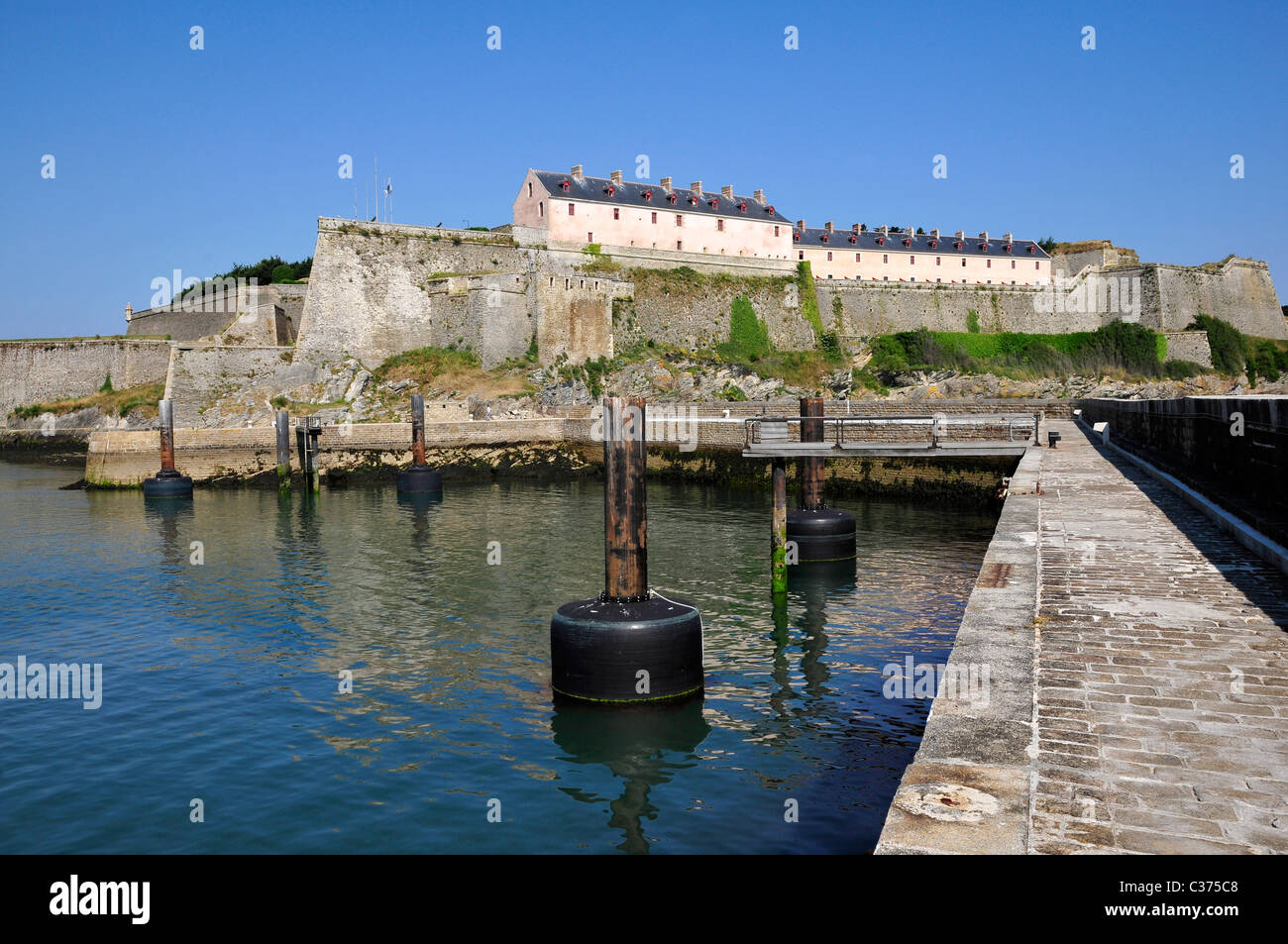 Zitadelle von Vauban auf Belle Ile, Blick auf Hafen, im Département Morbihan in der Bretagne im Nordwesten Frankreichs Stockfoto