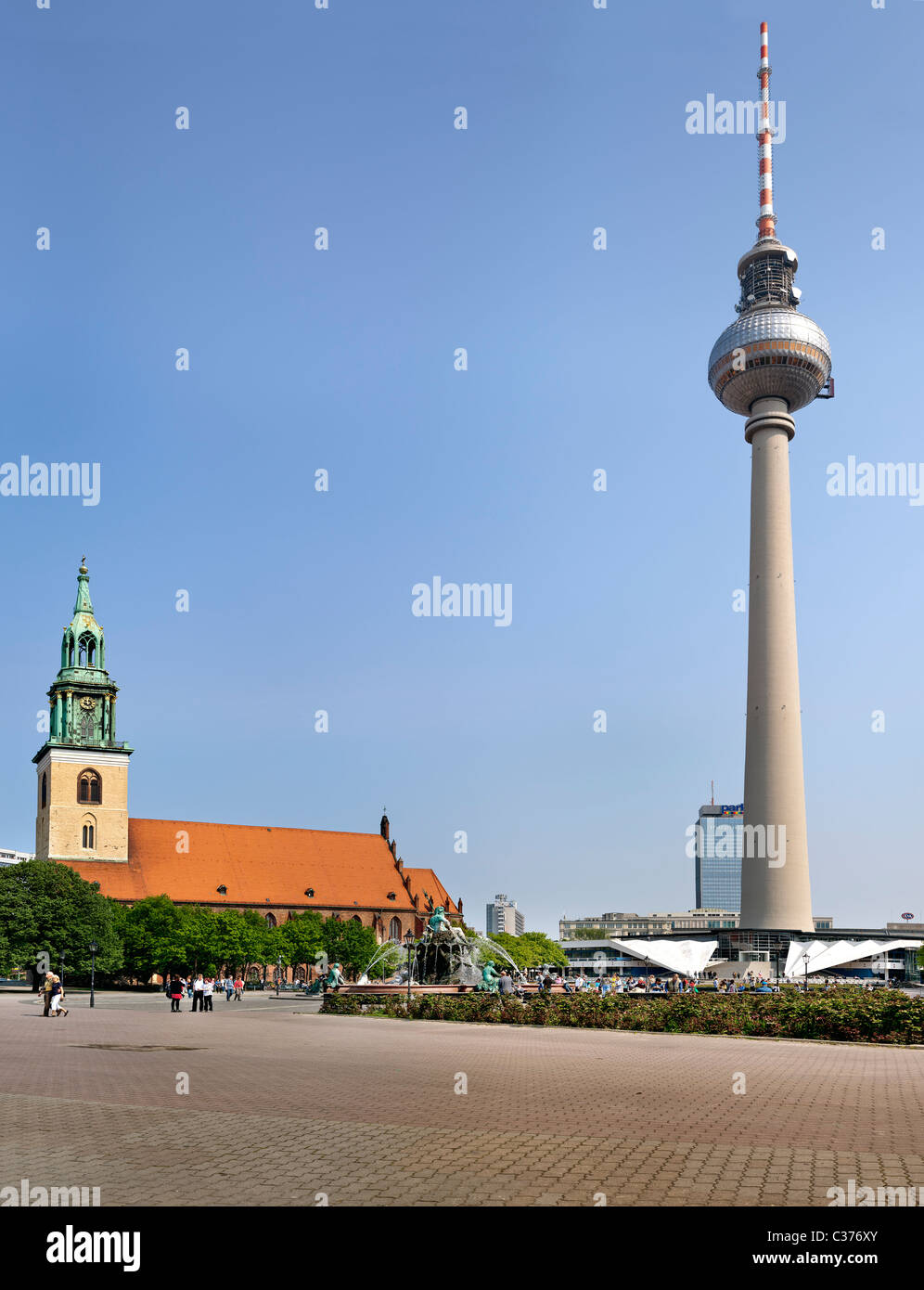 Fernsehturm, der Marienkirche und der Neptunbrunnen, Berlin, Deutschland Stockfoto