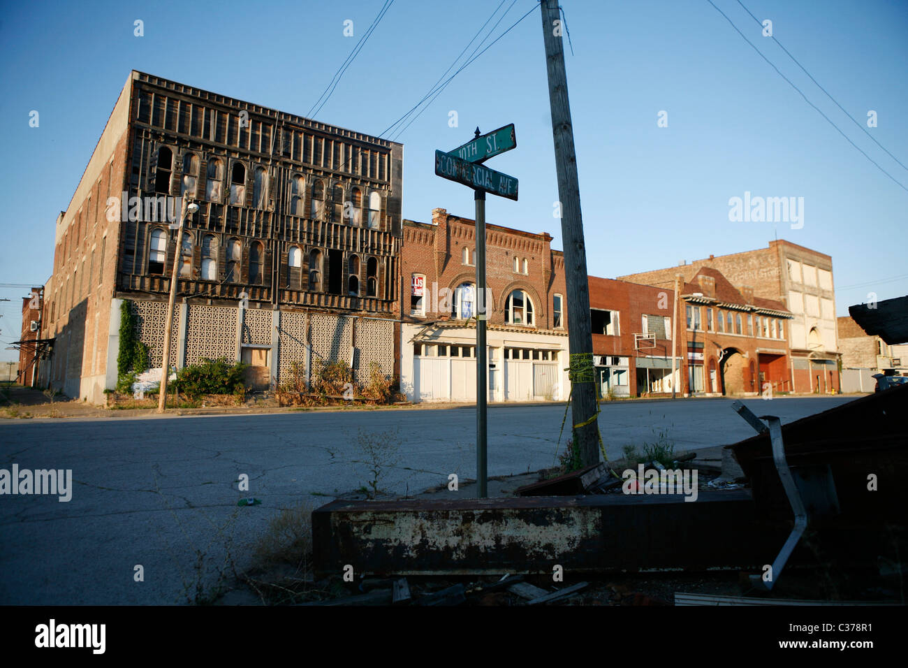 Einstürzende Gebäude Linie Commercial Avenue in der Innenstadt von Kairo, Illinois, einer Stadt im Niedergang seit Jahrzehnten am Zusammenfluss von der Stockfoto