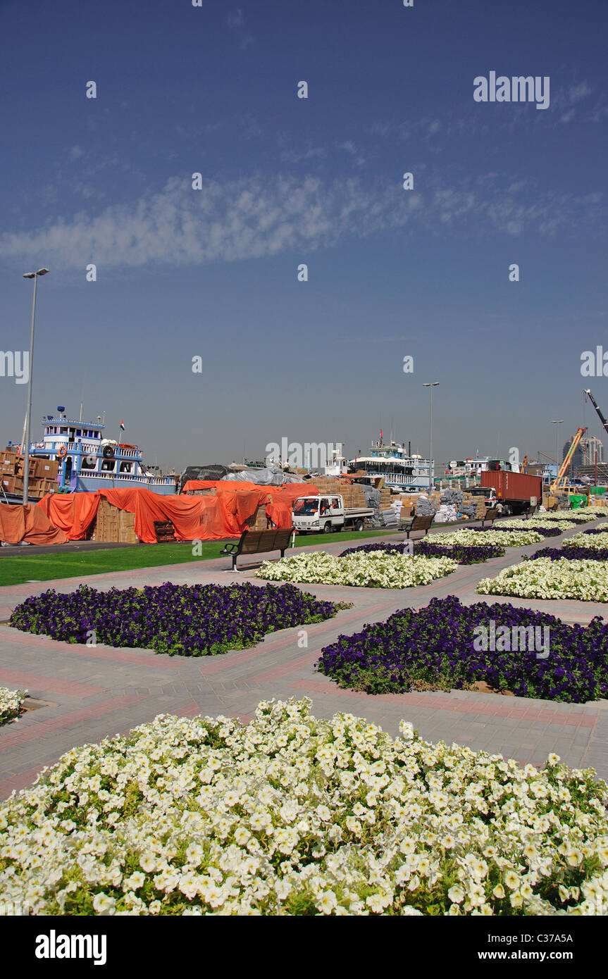 Floral Promenade von Dubai Creek, Deira, Dubai, Vereinigte Arabische Emirate Stockfoto
