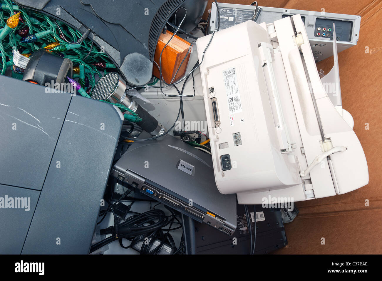 Elektroartikel für recycling in Santa Barbara am Tag der Erde gesammelt. Stockfoto