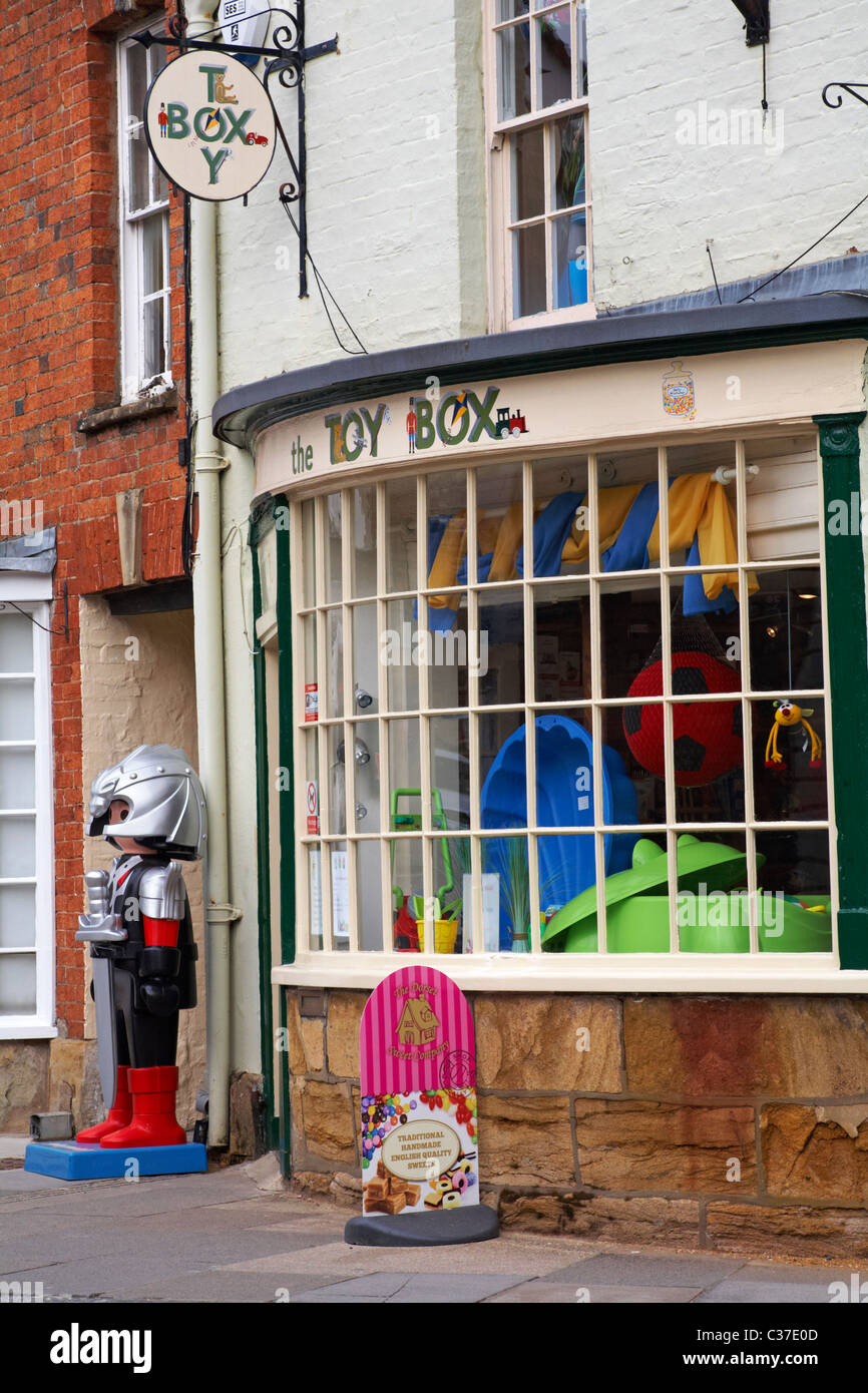 Der Toy Box Spielwarenladen in Sherborne, Dorset UK im April Stockfoto