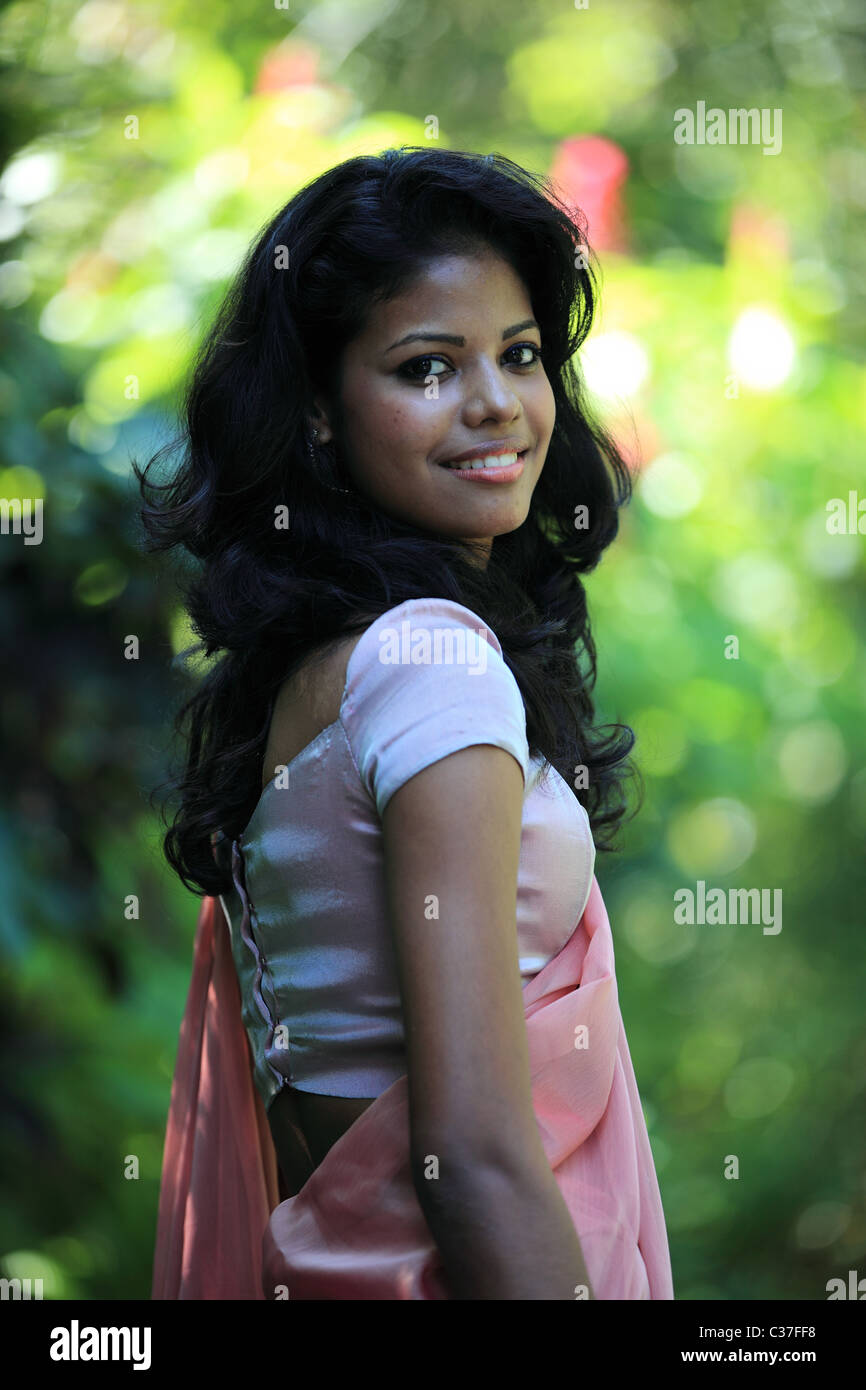 Ceylon sri lanka woman smile Fotos und Bildmaterial in hoher Auflösung Alamy