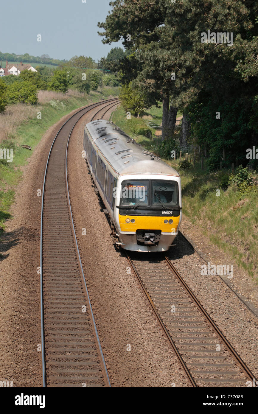 Chiltern Railways DMU (Ref 165027) in Chilterns, in der Nähe von Wendover, Buckinghamshire, England. Stockfoto