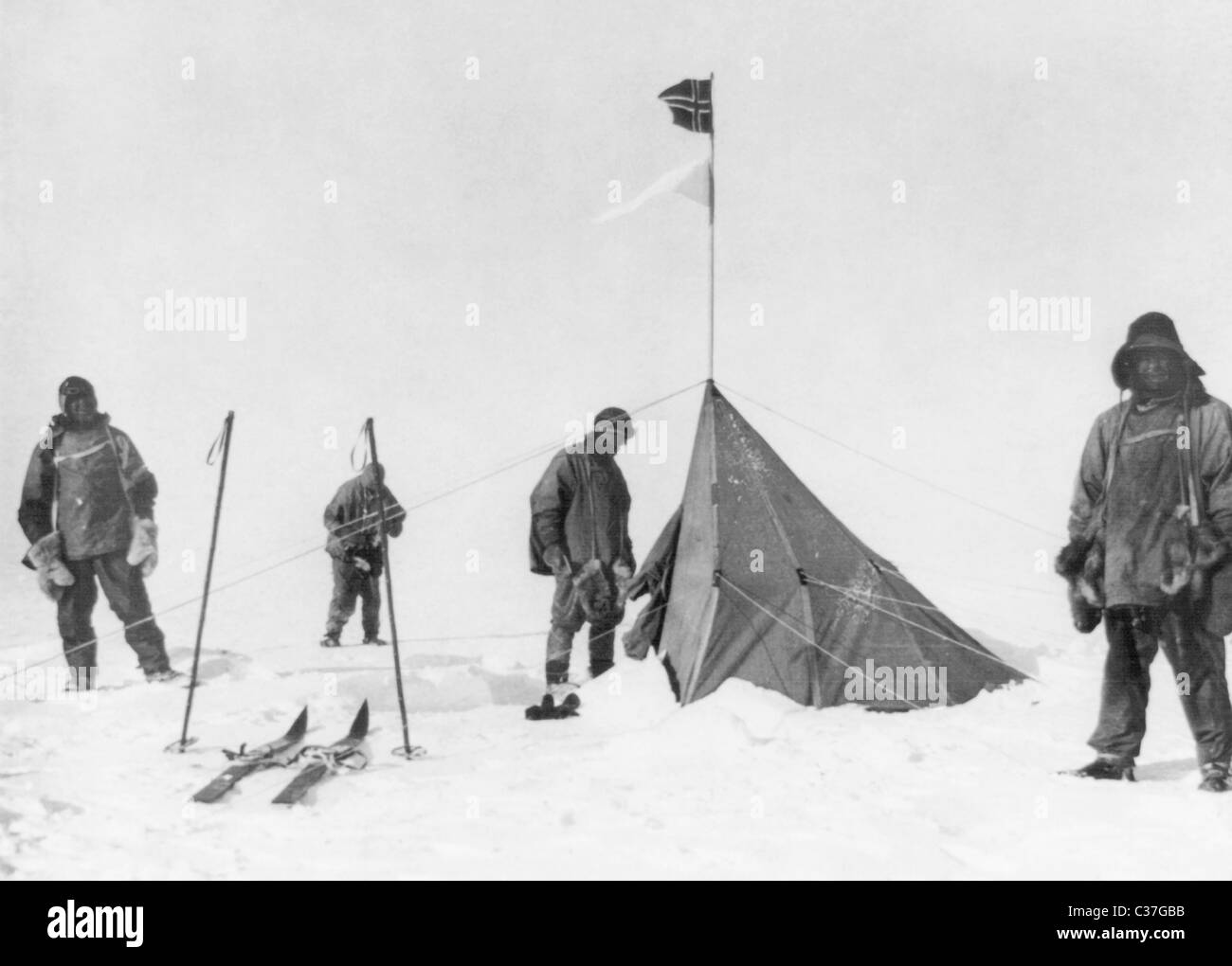 Robert Falcon Scott und Mitglieder seiner Terra-Nova-Expedition 1910-1913 am Südpol in der Antarktis im Januar 1912. Stockfoto