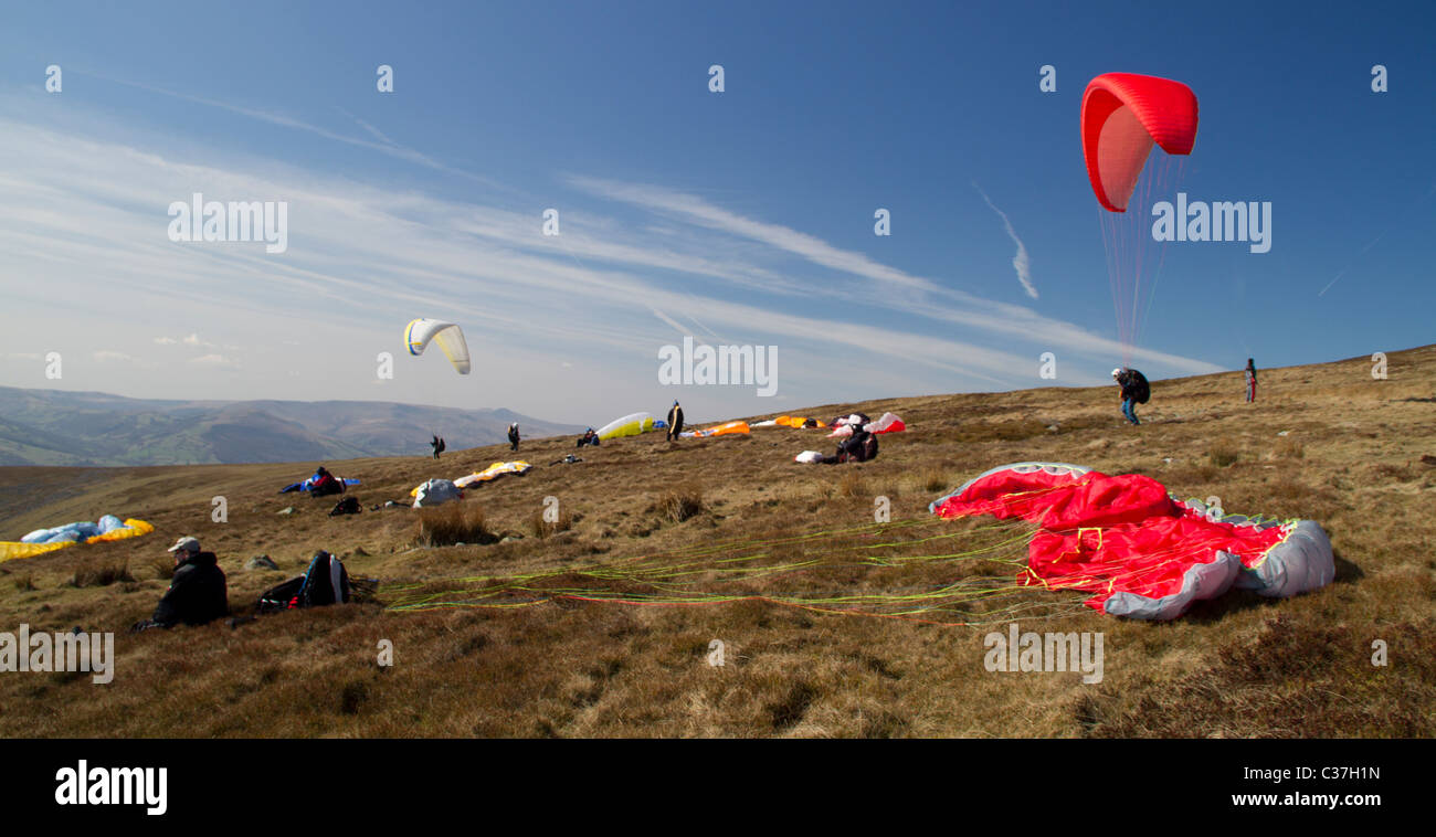 Paragliding in den Brecon Beacons Stockfoto