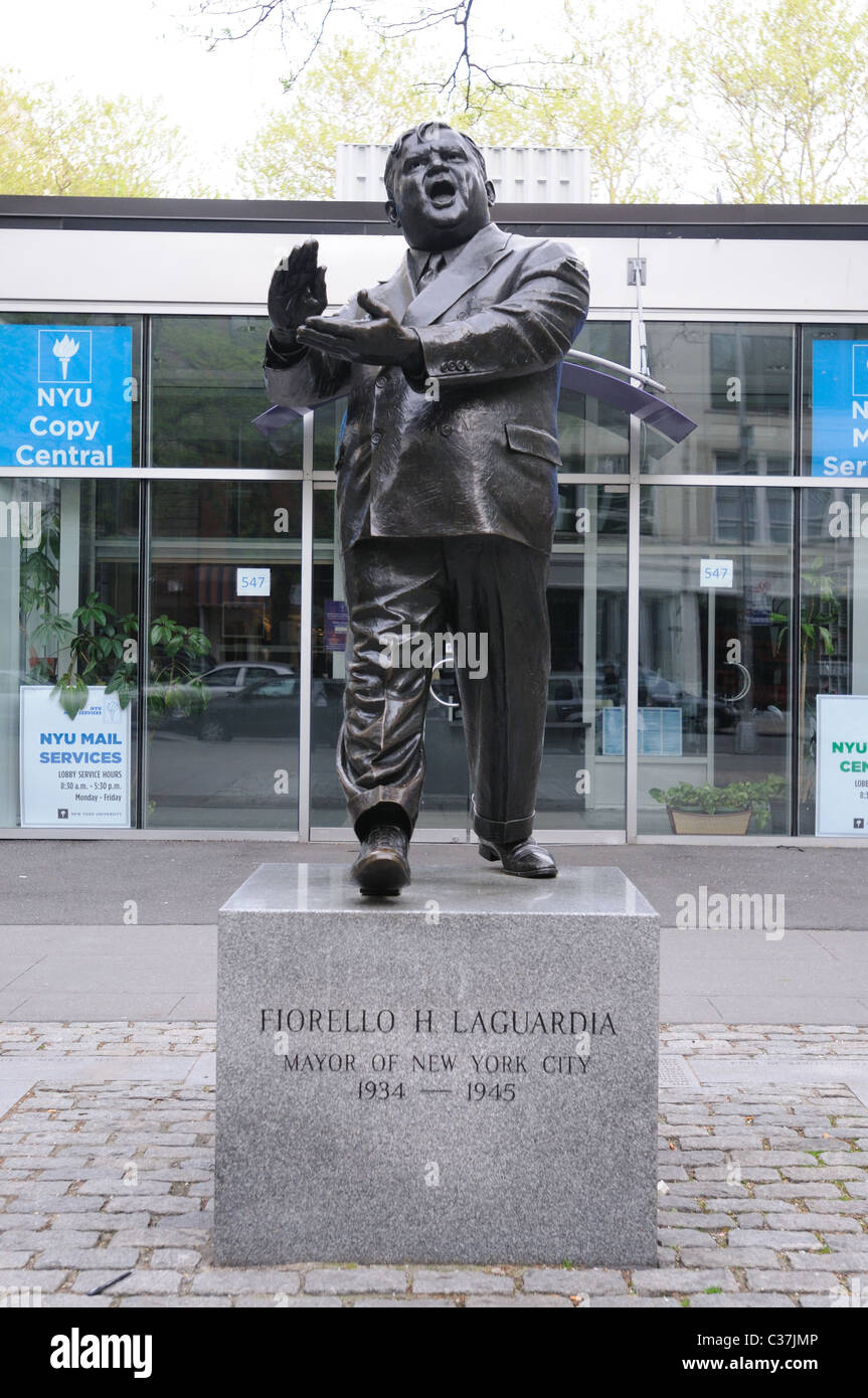 Die Statue des ehemaligen Bürgermeister von New York City Fiorello La Guardia auf Laguardia Platz zwischen Bleecker Street und West 3rd Street. Stockfoto