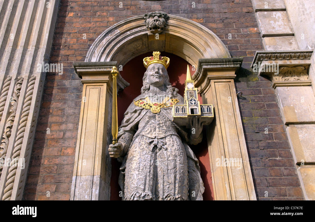 Statue von König Charles l legen Sie zuerst in die Fassade des Worcester Guildhall Stockfoto