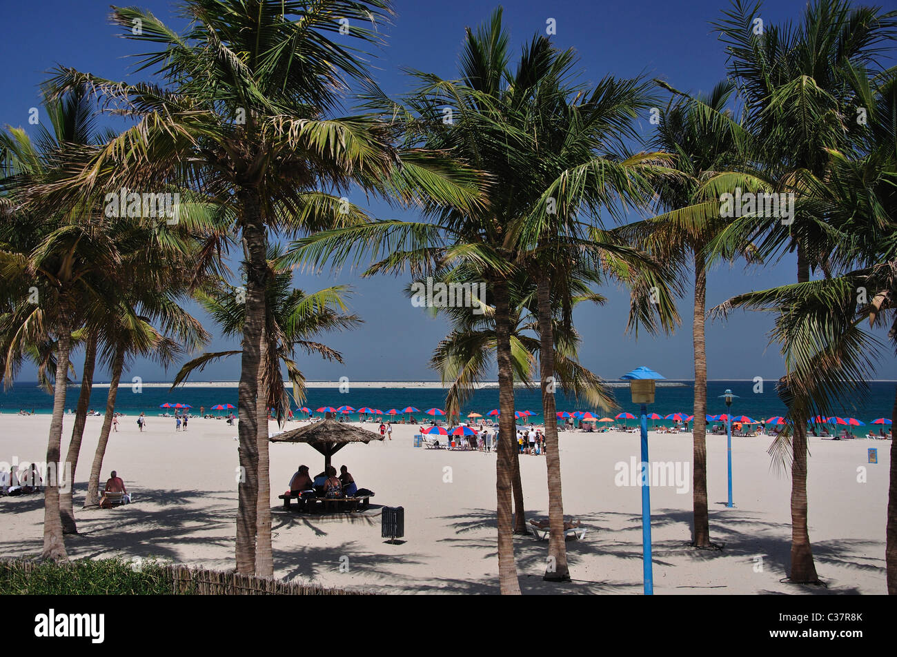 Strandblick, Jumeirah Beach Park, Jumeirah, Dubai, Vereinigte Arabische Emirate Stockfoto