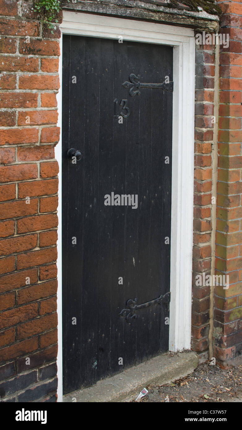Schwarze Türnummer 13 Stockfoto