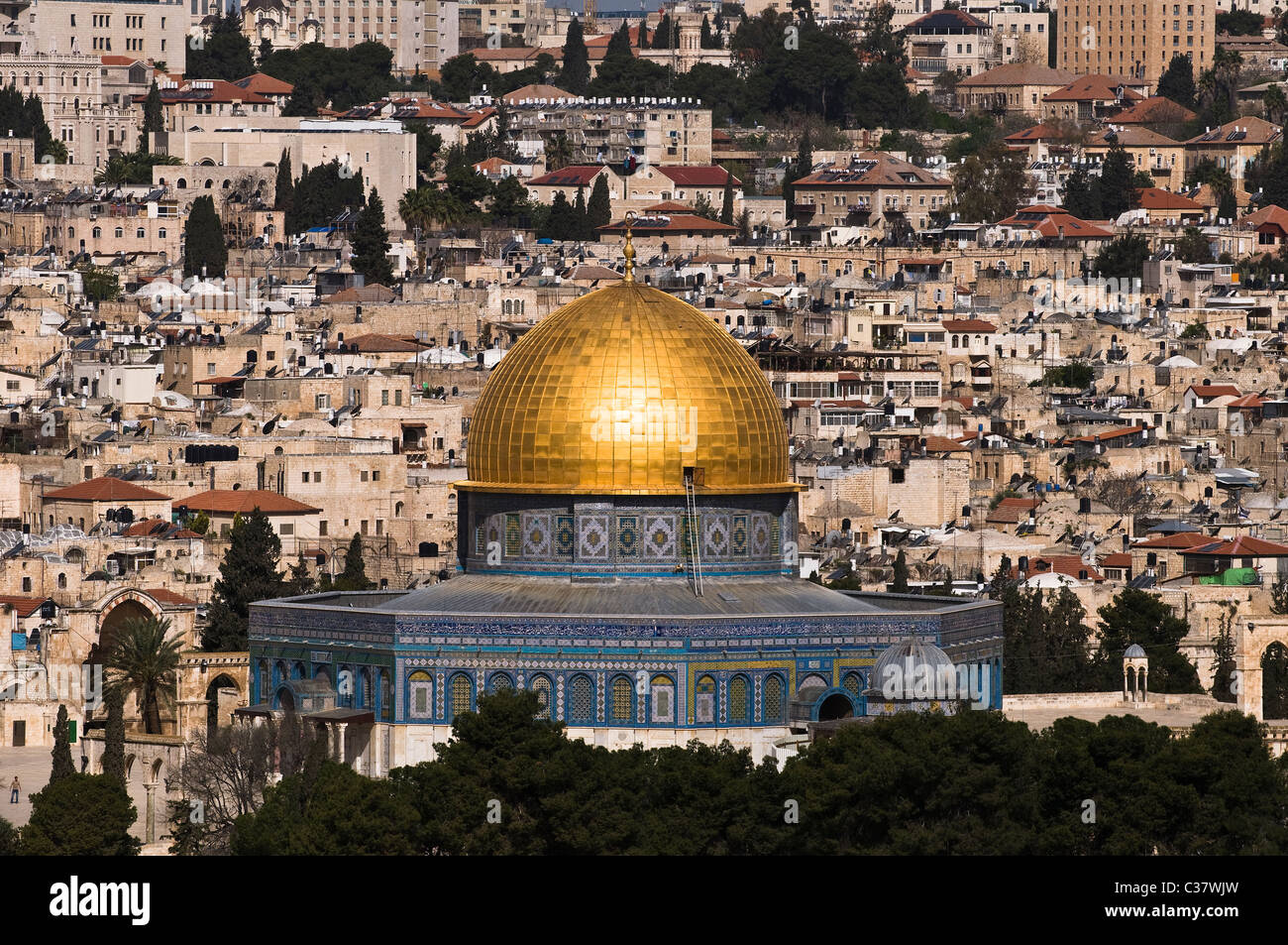 Der Felsendom auf dem Tempelberg von dem Ölberg in Jerusalem gesehen. Stockfoto