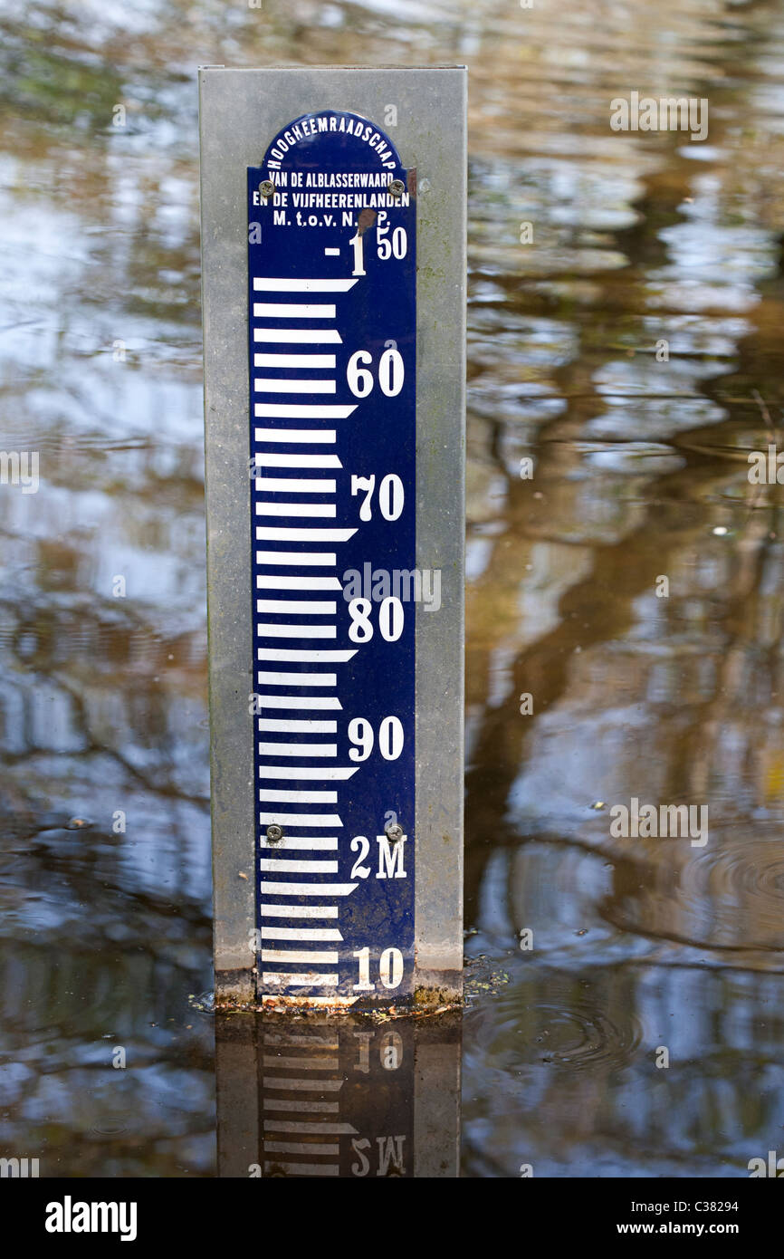Gradmesser für eine Wasserbehörde Angabe 2,10 m unter dem Meeresspiegel Alblasserdam, Süd-Holland, Niederlande Stockfoto
