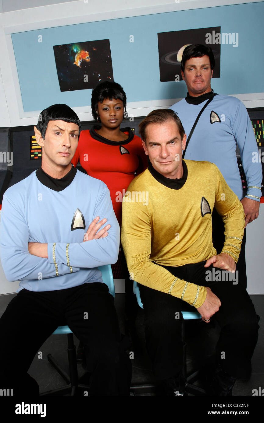* Set zu betäuben: Star Trek dreifach Schock Fans CAPTAIN KIRK und Mr. SPOCK wird viele STAR TREK-Fans wildesten Fantasien erfüllen Stockfoto