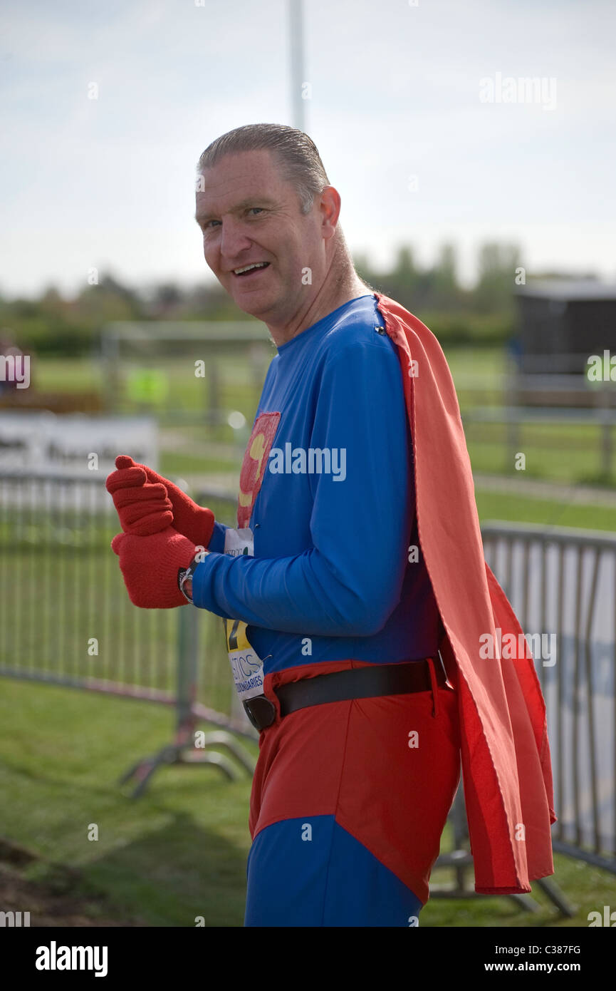Mann verkleidet als superman Stockfoto
