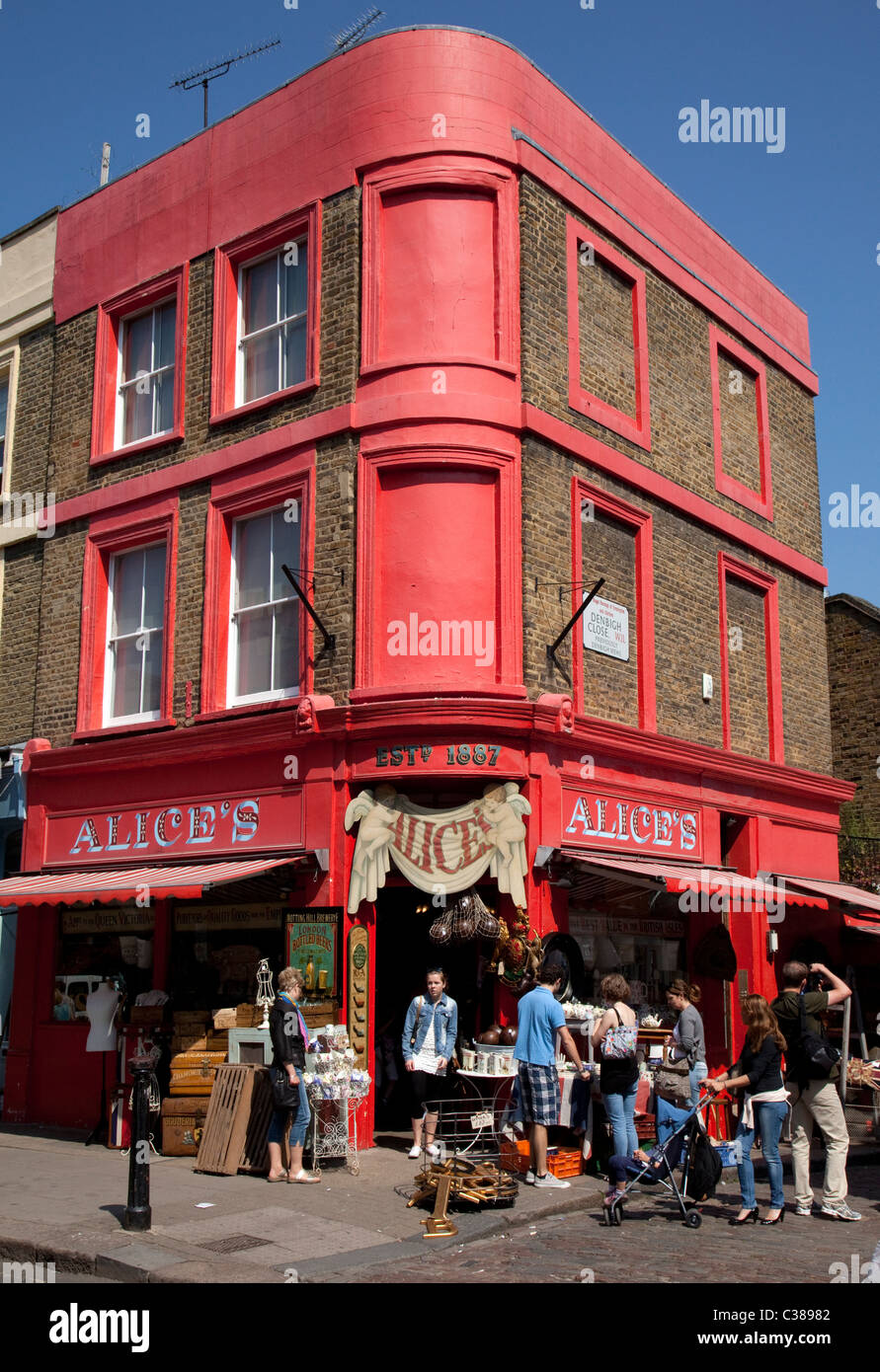 Alices Antiquitätengeschäft in Portobello Road, London Stockfoto