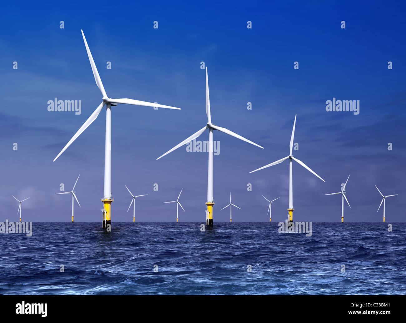 weiße Windkraftanlage zur Stromerzeugung auf See Stockfoto