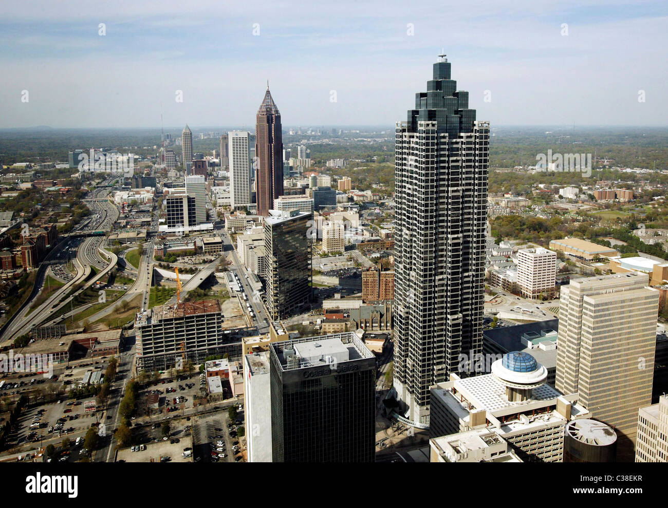 Die Skyline von Atlanta einschließlich der Sun Trust Plaza in Atlanta, GA. Stockfoto