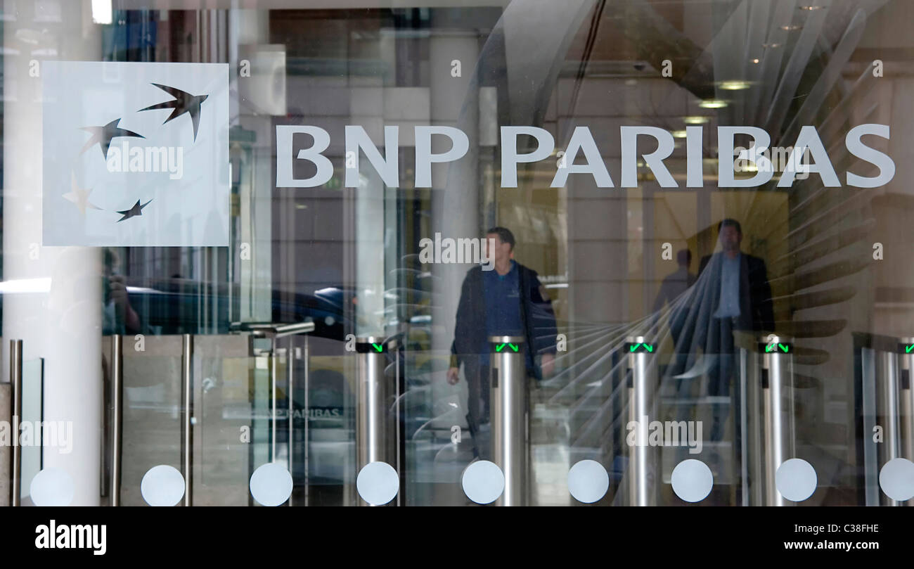 Außenaufnahme des BNP Paribas Bank, 10 Harewood Avenue, London. Stockfoto