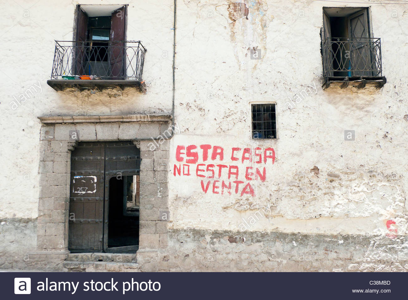 Gemalte Worter Auf Ein Haus Unter Angabe Esta Casa Keine Esta En