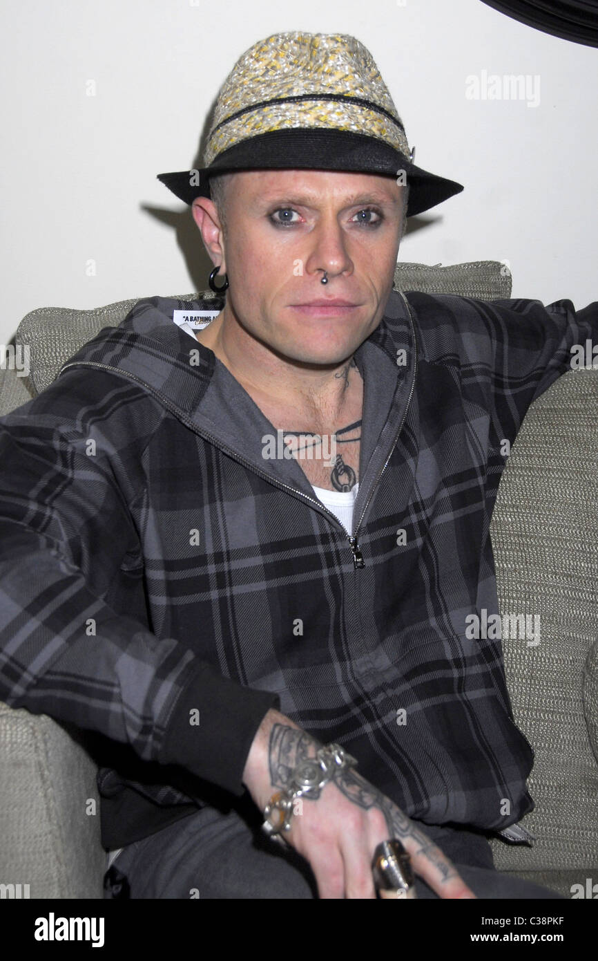 Keith Flint britischen elektronische Musikgruppe The Prodigy posieren für Fotografen nach einem Interview in ihrem Hotel in der Innenstadt neu Stockfoto