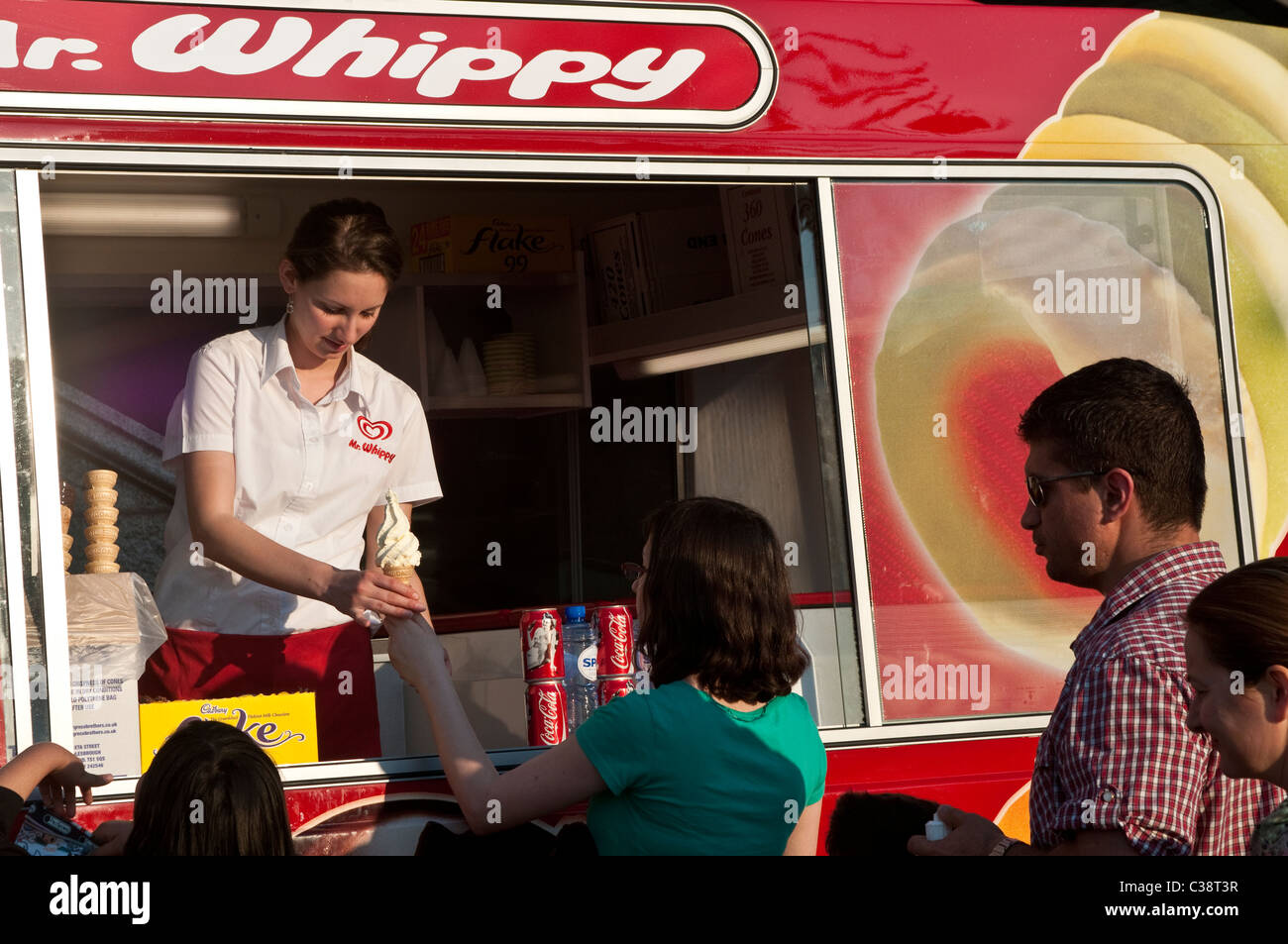 Frau verkaufen Eis, London, UK Stockfoto