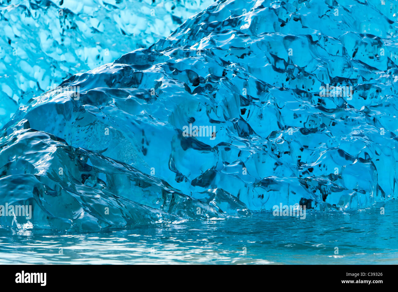 Abstrakte Eis Muster auf diesem Eisberg vom Dawes Gletscher in Endicott Arm Fjord in der Inside Passage Südosten Alaskas. Stockfoto