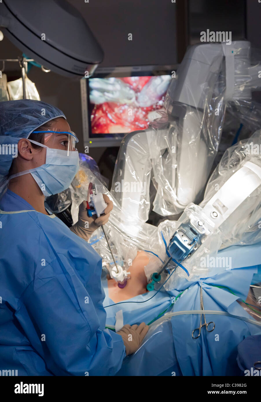 Roboter-Chirurgie im Krankenhaus-OP-Saal Stockfoto