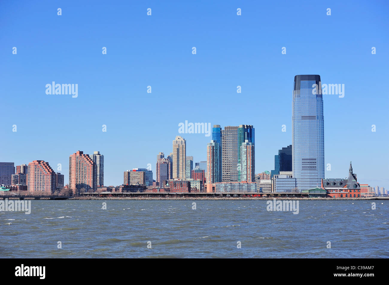 New Jersey Hoboken Skyline mit Wolkenkratzern über Hudson River betrachtet von New York City Manhattan Downtown. Stockfoto