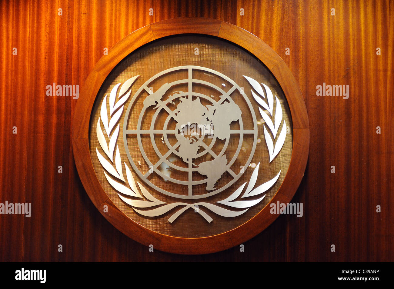Logo der Vereinten Nationen im UN-Hauptquartier in Manhattan New York City Stockfoto