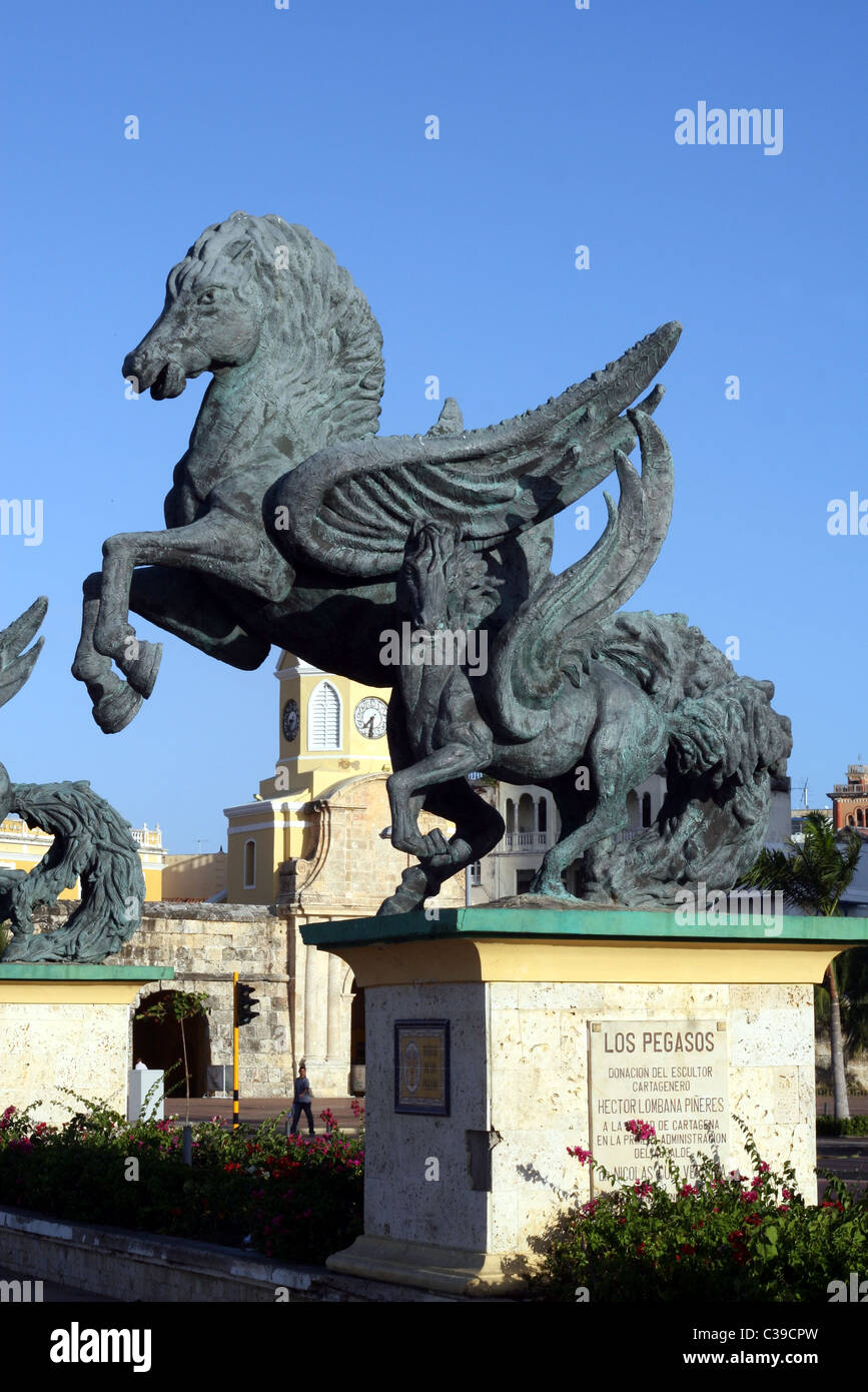 Eines der zwei Pegasus-Statuen, die aus der Bahía de Las Animas schauen. Cartagena, Bolivar, Kolumbien, Südamerika Stockfoto