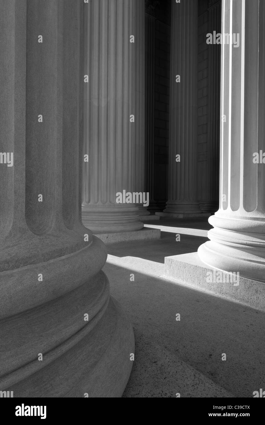 Säulen am Eingang in den National Archives in Washington, DC Stockfoto