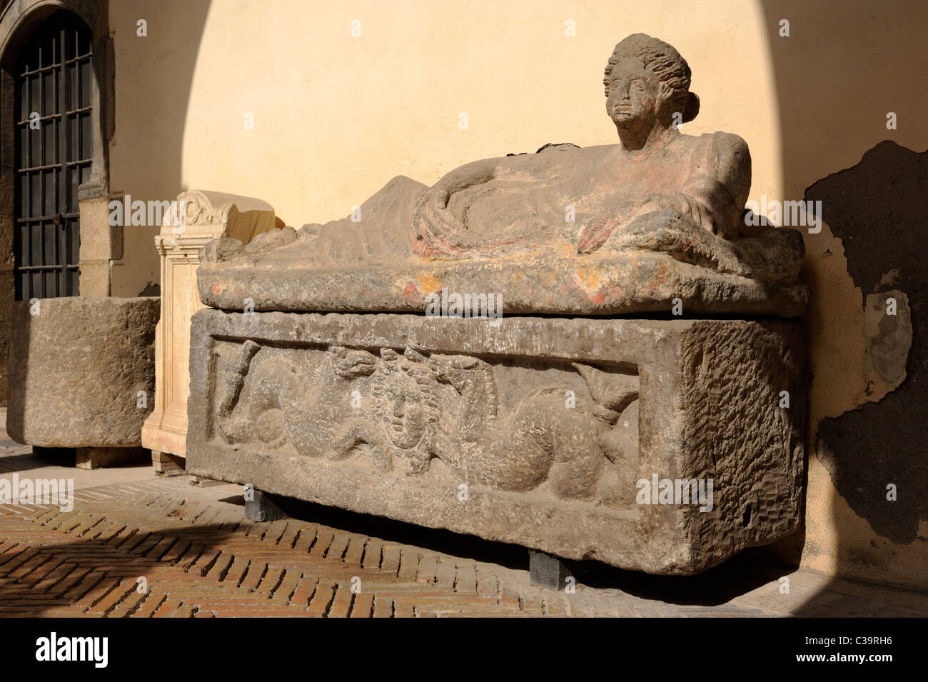 Antike Etruskische Skulpturen Fotos Und Bildmaterial In Hoher antike-etruskische-skulpturen-fotos-und-bildmaterial-in-hoher