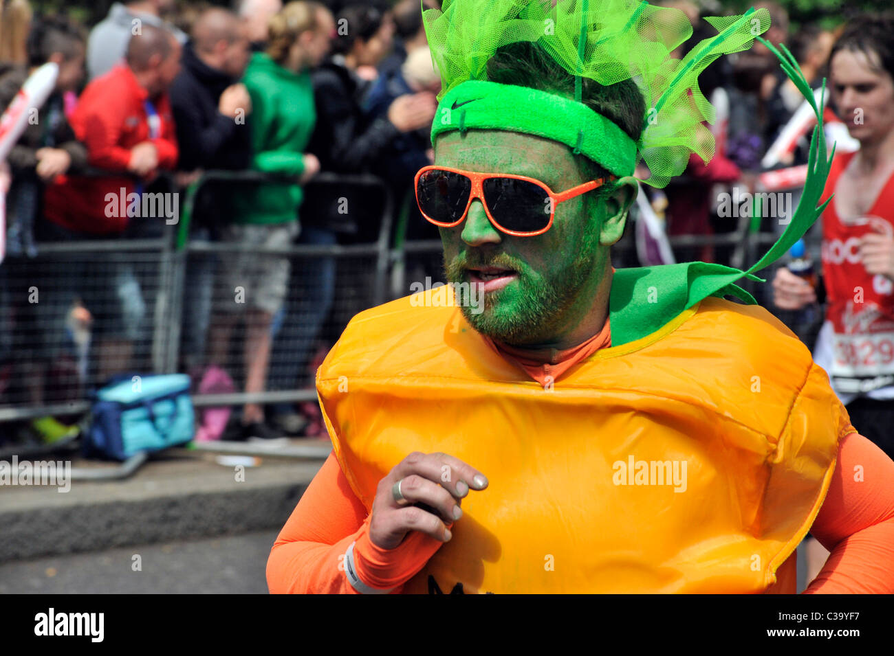 London-Marathon-Läufer im Kostüm Stockfoto