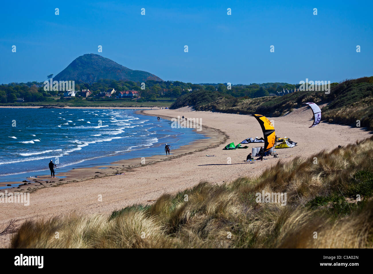 Yellowcraigs Strand, East Lothian mit Berwick Law im Hintergrund Schottland, Vereinigtes Königreich, Europa Stockfoto