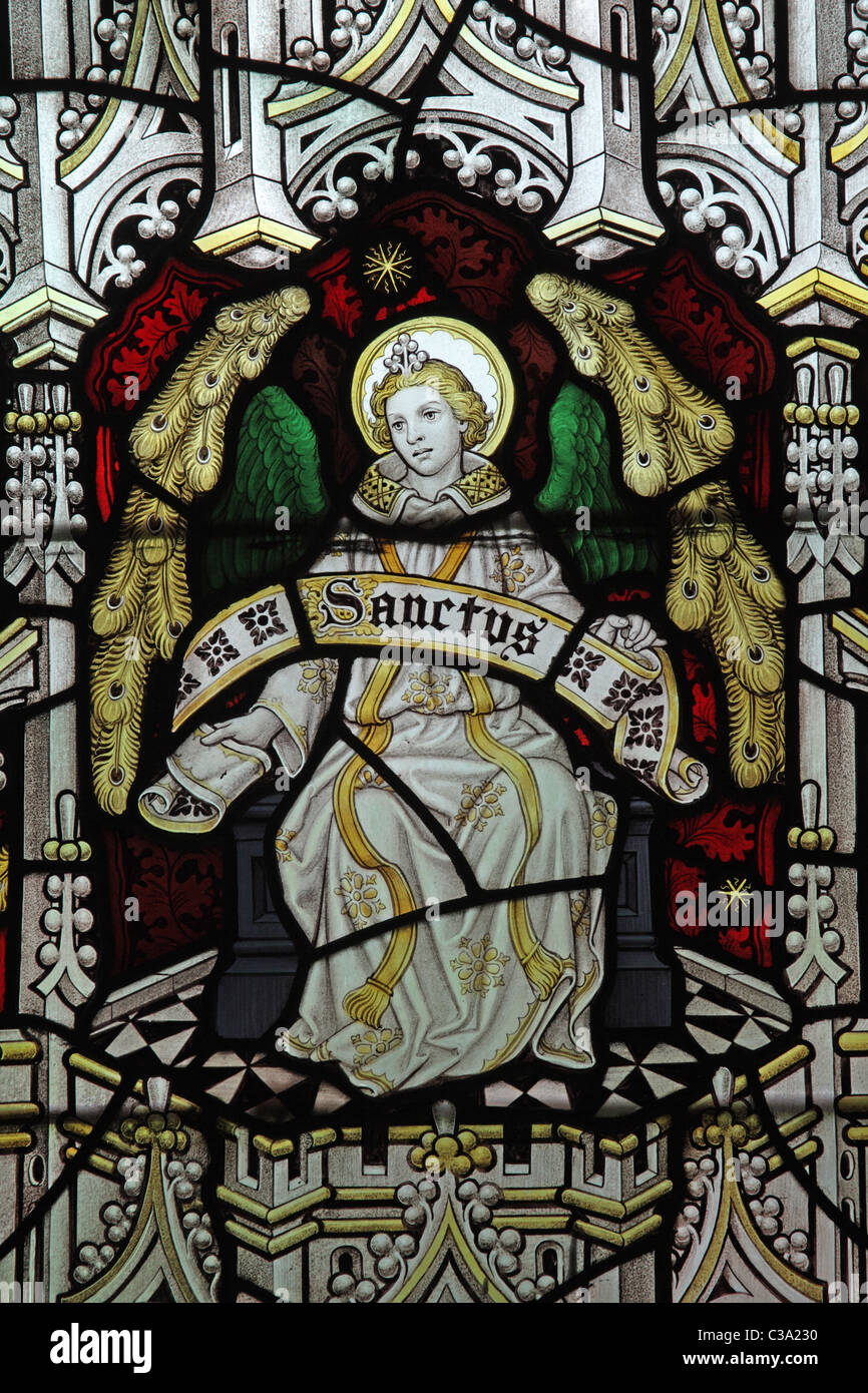 Ein Glasfenster von C E Kempe & Co. Darstellung eines Engels St. Editha Kirche, Kirche Eaton, Staffordshire Stockfoto