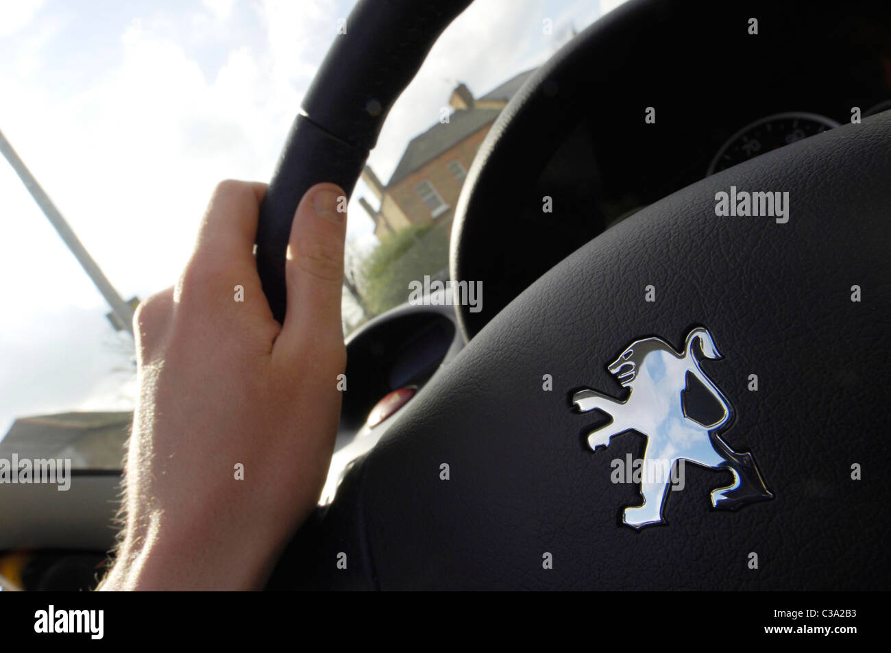 Ein Peugeot-Kunden-Test Autofahren. Stockfoto