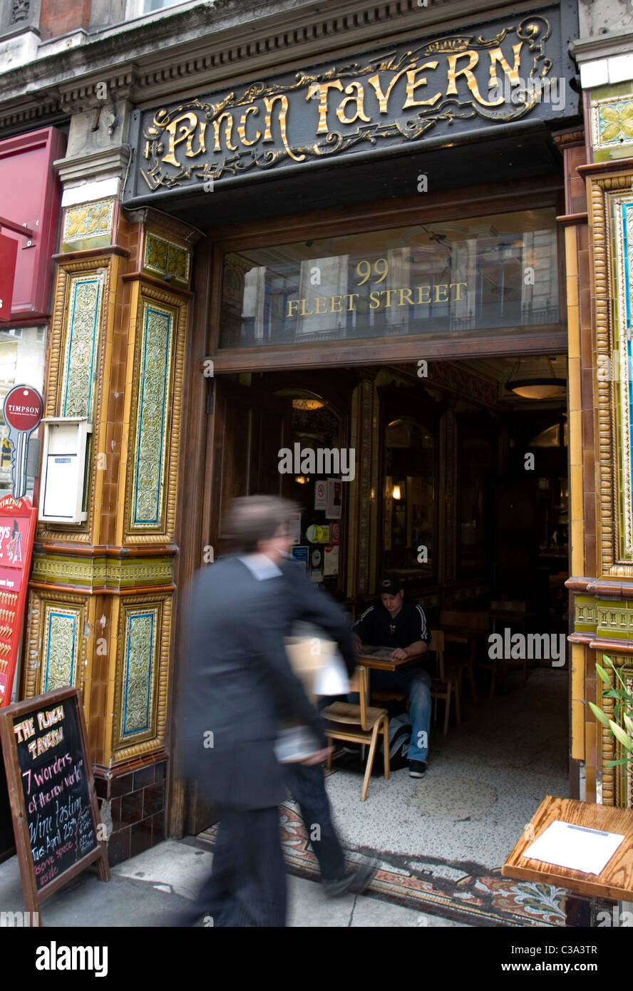 Der Punch-Taverne, Fleet Street, London, das Schloss von der Punch-Tavernen-Gruppe ist. Stockfoto