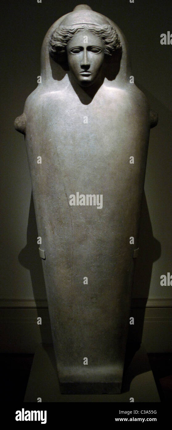 Phönizischen Kunst. Zypern. Menschenaffen Marmorsarkophag mit Frauenkopf. Letztes Viertel des 5. Jahrhunderts v. Chr. Stockfoto